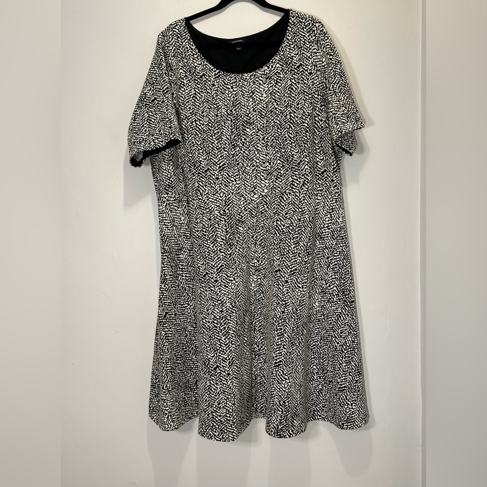 Lands’ End Black & White Jacquard Print Short Sleeve Dress - Picture 4 of 8